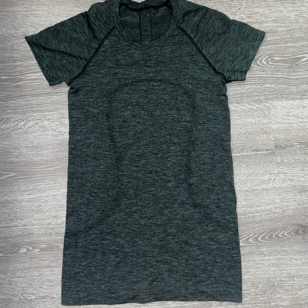 NWOT women’s swiftly size 4 lululemon